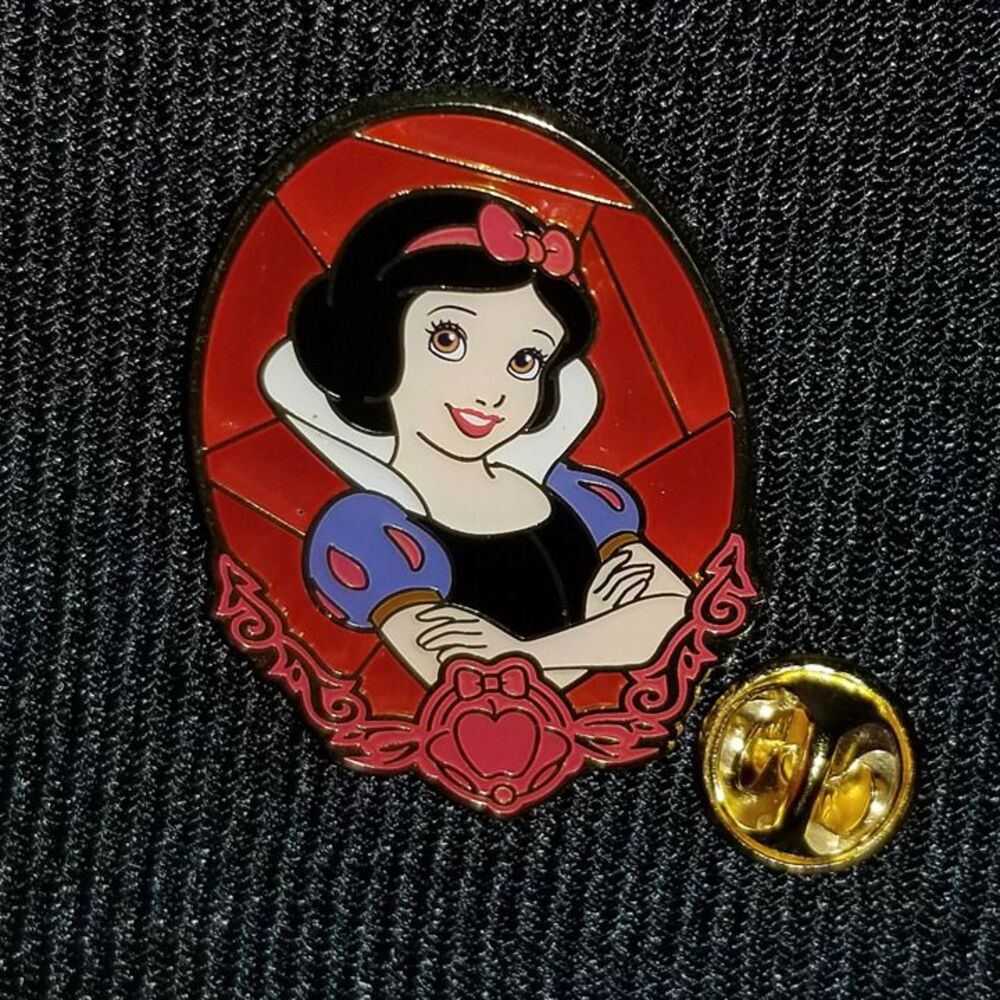 FLAWED Snow White Pin Disney Loungefly Princess Stained Glass Mystery Red Apple